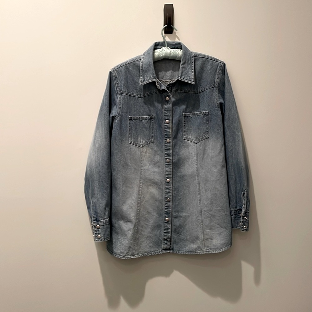 Maternity jacket size Medium 100% cotton snaps down front denim
